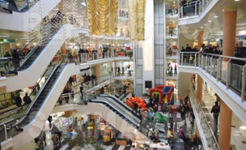 La persona e il lavoro al centro o… al centro commerciale?