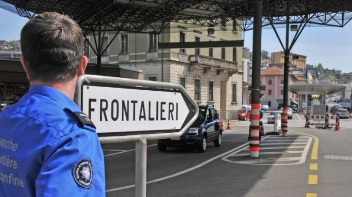Dalle Acli profonda preoccupazione per la scelta del popolo svizzero al referendum