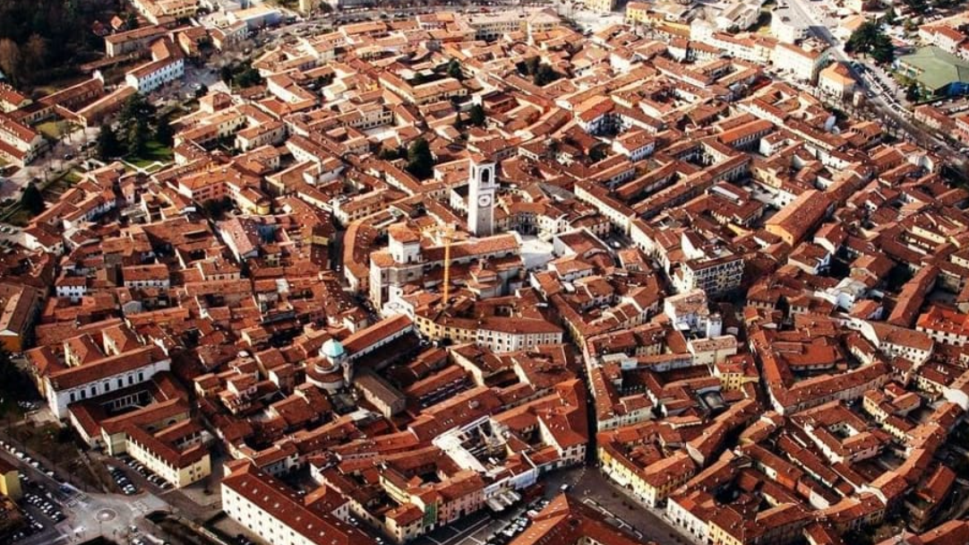 Attraversare la notte. Camminata a Chiari