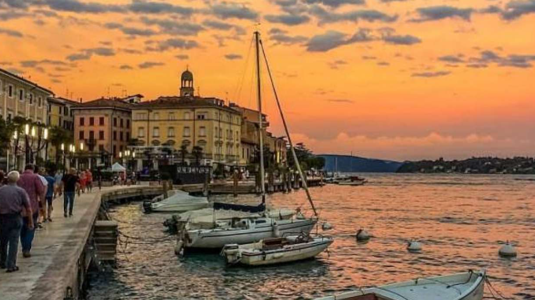 Attraversare la notte. Camminata a Salò